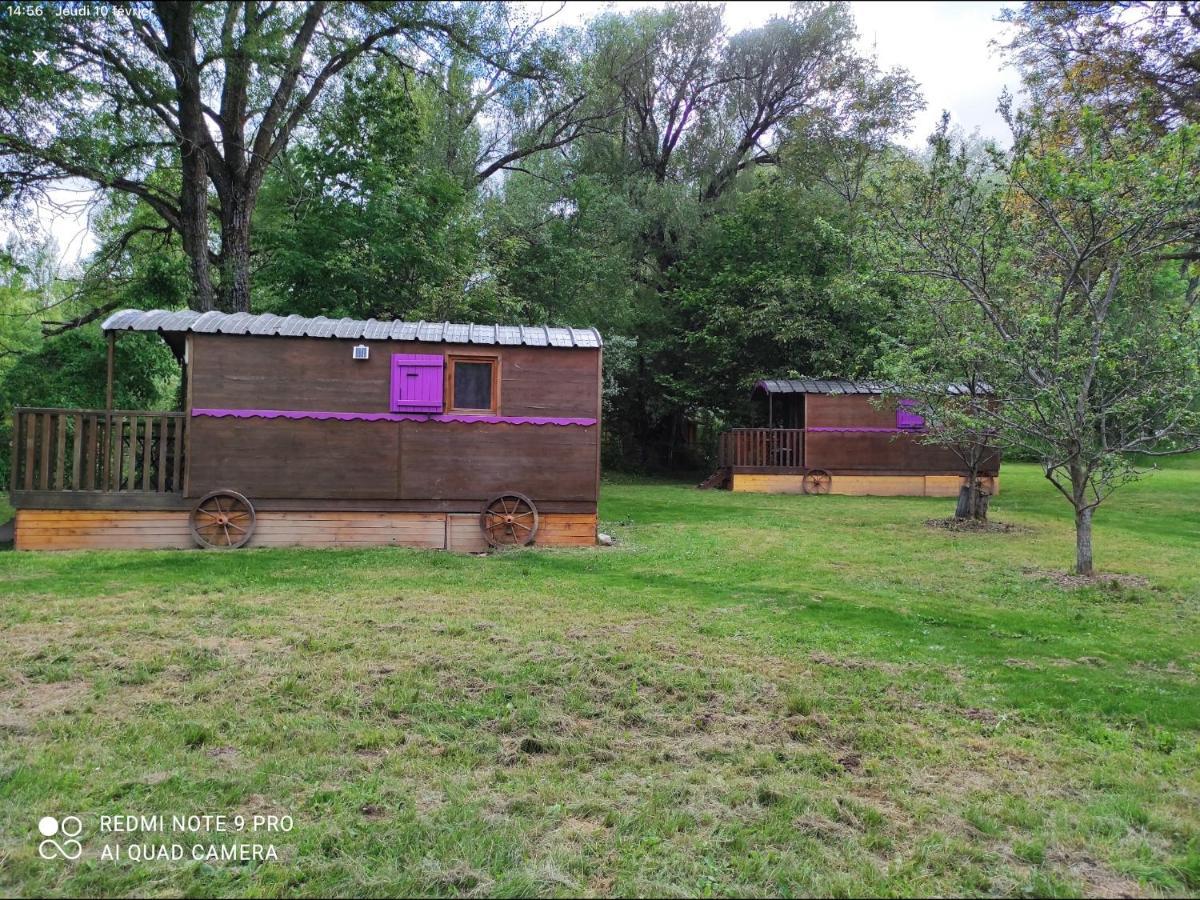 Camping, Hotel De Plein Air Les Cariamas Chateauroux-les-Alpes Exterior photo