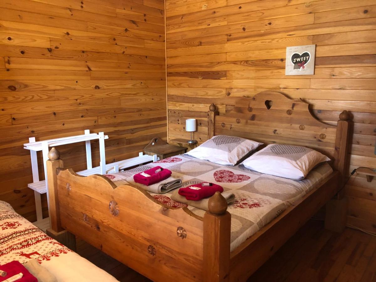 Camping, Hotel De Plein Air Les Cariamas Chateauroux-les-Alpes Exterior photo