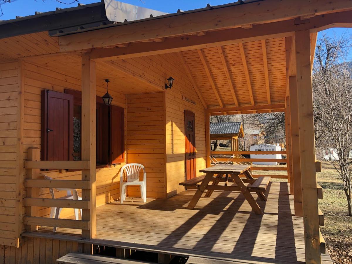Camping, Hotel De Plein Air Les Cariamas Chateauroux-les-Alpes Exterior photo