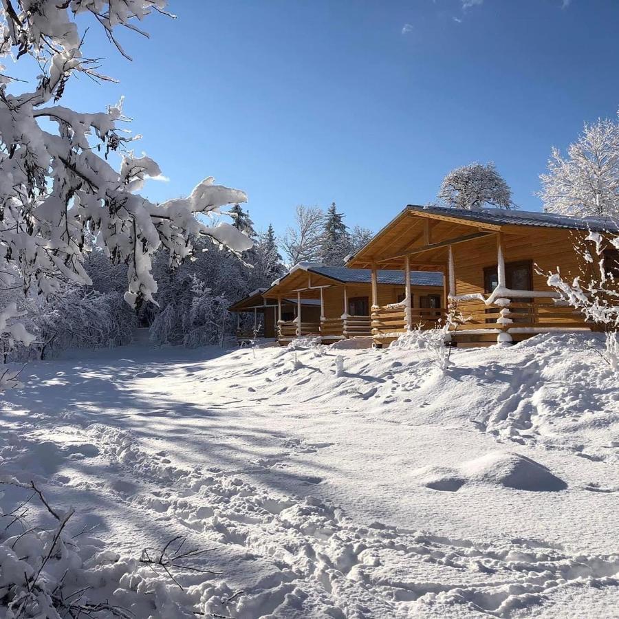 Camping, Hotel De Plein Air Les Cariamas Chateauroux-les-Alpes Exterior photo