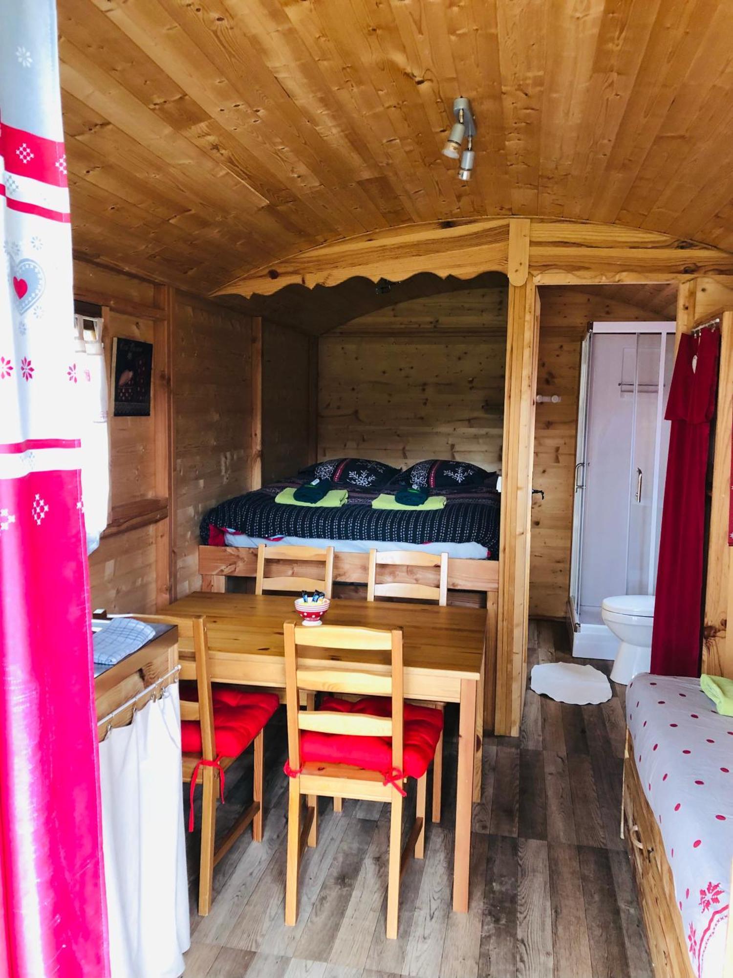 Camping, Hotel De Plein Air Les Cariamas Chateauroux-les-Alpes Exterior photo