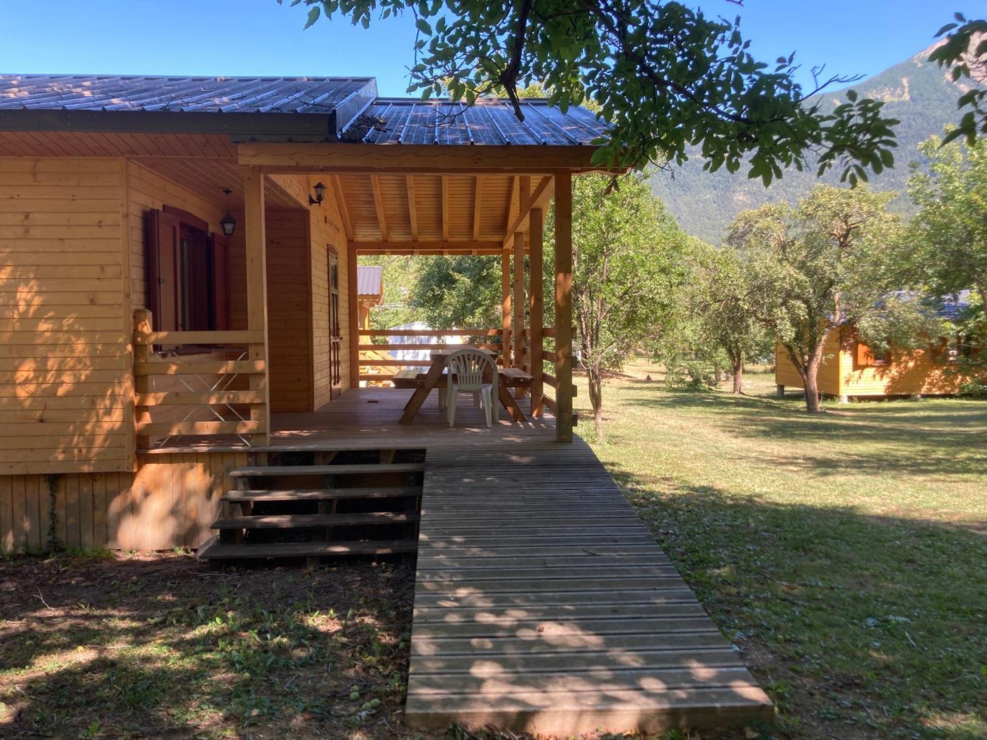 Camping, Hotel De Plein Air Les Cariamas Chateauroux-les-Alpes Exterior photo