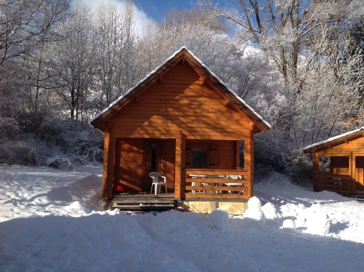 Camping, Hotel De Plein Air Les Cariamas Chateauroux-les-Alpes Exterior photo