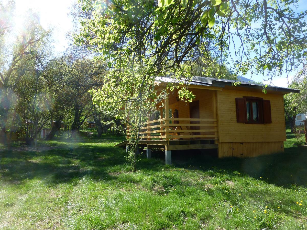 Camping, Hotel De Plein Air Les Cariamas Chateauroux-les-Alpes Exterior photo